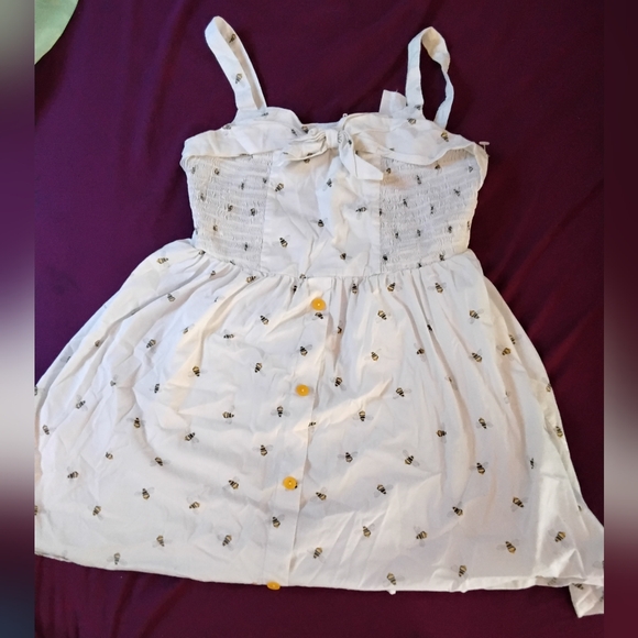 American Girl White Dress with Bee Design - Picture 1 of 5